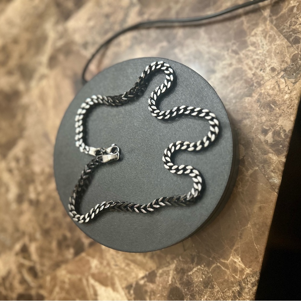 Men’s chain necklace